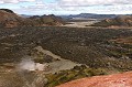 Montagnes à perte de vue, coulées de lave, ruissellement de l'eau et fumerolles témoignent d'une terre en pleine activité Islande,lave,fumerolles 
